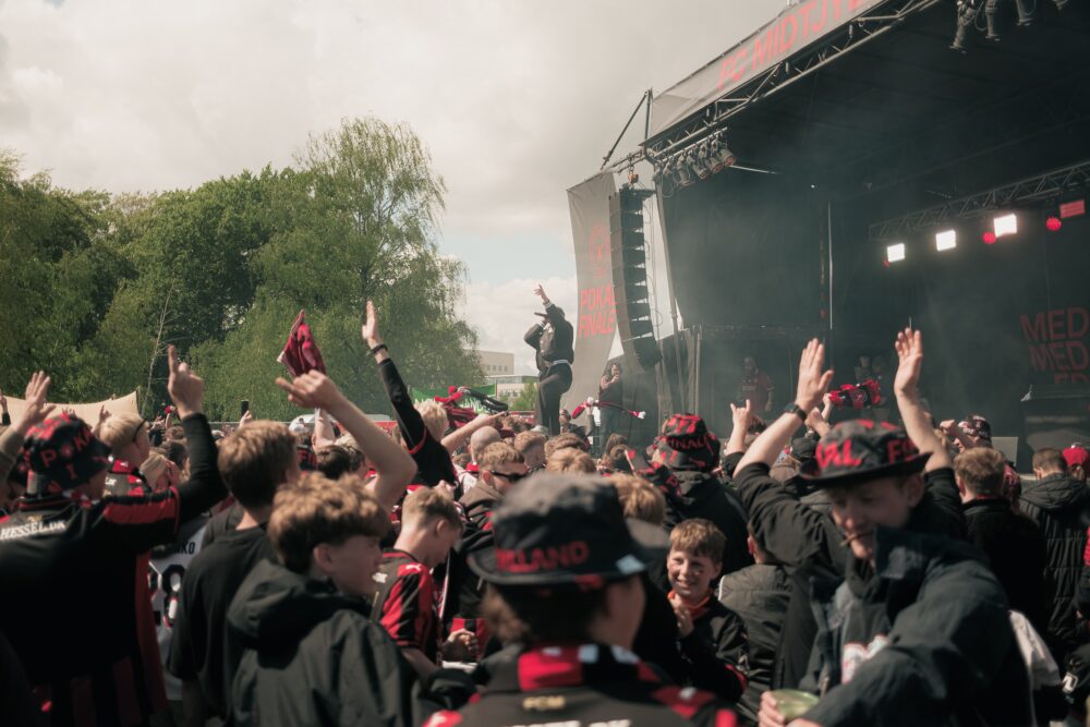 Sort-rød fest i Fælledparken: Man kan mærke, at folk virkelig tror på det